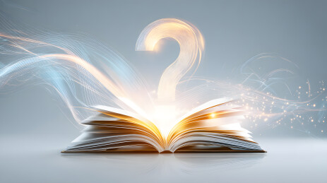 展开的书籍上方悬浮着发光的问号