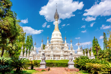 中国云南昆明云南民族村傣族寨允雁塔