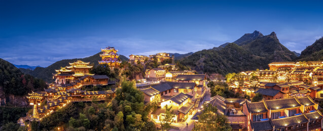 航拍望仙谷山间古村落夜景