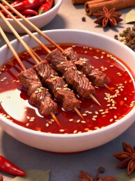 肉串红汤蘸料美食