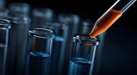 滴管向试管中滴加橙色液体