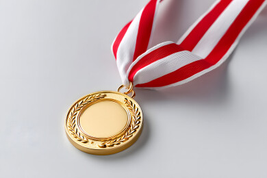 一块金色的奖牌