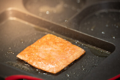 煎制中的火腿片