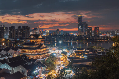 广西柳州城市风光-窑埠古镇与江滨建筑晚霞