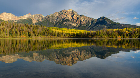 加拿大帕特丽夏湖镜照