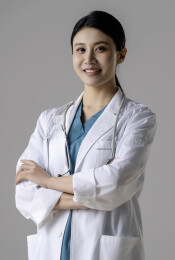 女性医生肖像