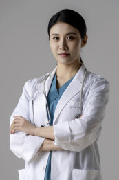 女性医生肖像