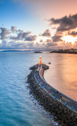 中国海南陵水清水湾自由灯塔夜景航拍图