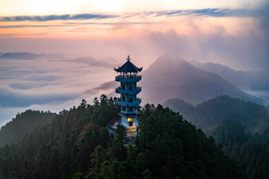 航拍湖南湘西古丈县高望界林场顶堂日出风光