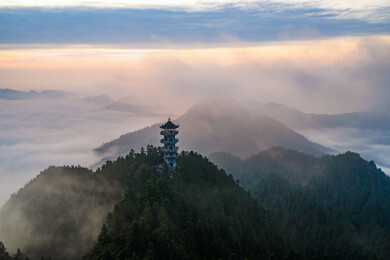 航拍湖南湘西古丈县高望界林场顶堂日出风光