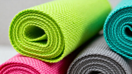 多彩瑜伽垫卷起展示