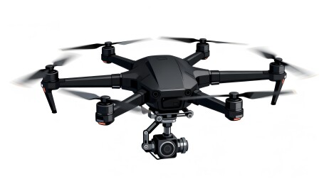 黑色无人机飞行姿态展示