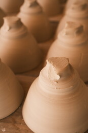 中国江西景德镇陶瓷工作室陶土胚胎和模具