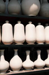 中国江西景德镇陶瓷工作室陶土胚胎和模具