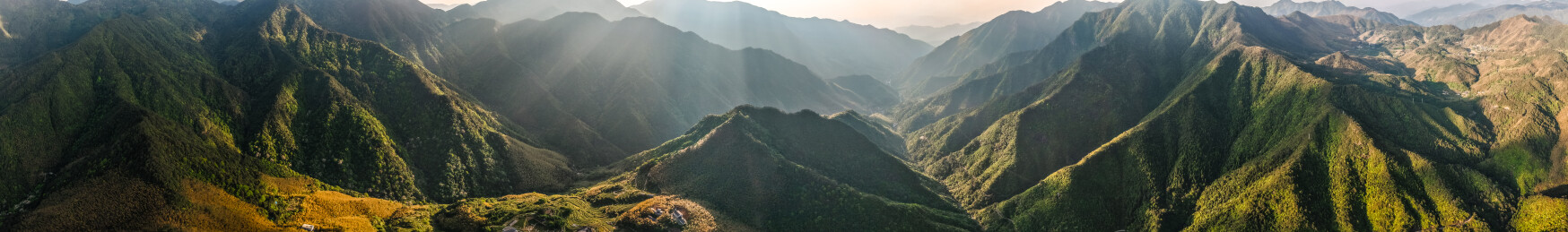 航拍浙江丽水市龙泉市长三角第一高峰黄茅尖