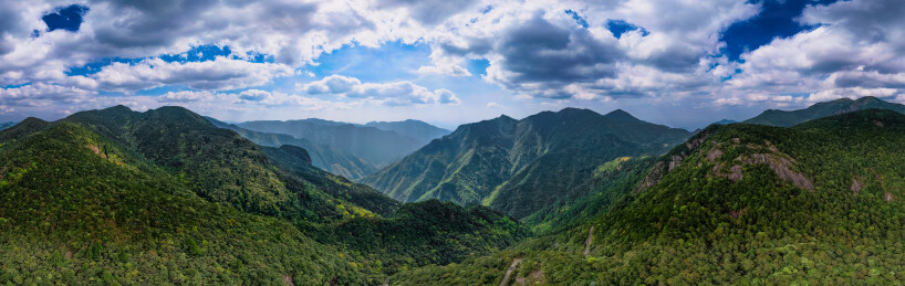 航拍浙江丽水市龙泉市长三角第一高峰黄茅尖