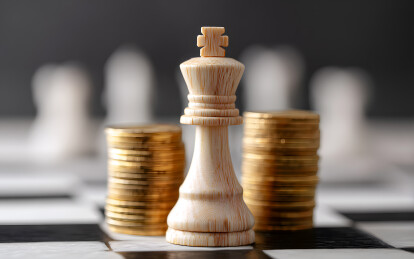 棋盘上棋子和金币