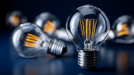 发光灯泡特写展现科技感