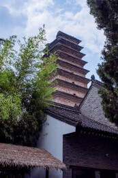 中国晴天阳光下西安香积寺的香积寺塔