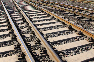 铁路轨道延伸视角