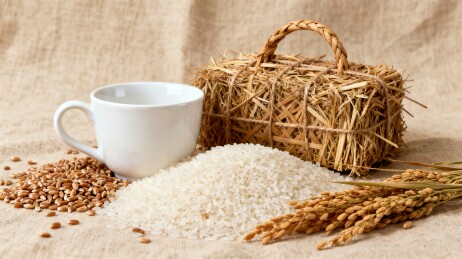 谷物饮品白色杯具食材展示场景