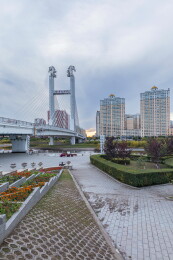 中国内蒙古海拉尔哈萨尔大桥城市景观