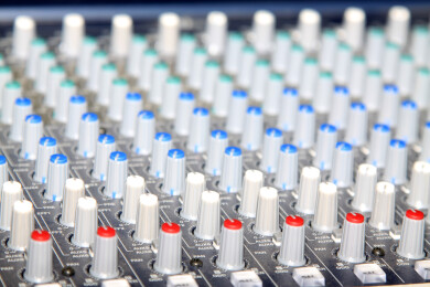 音频调音台旋钮特写