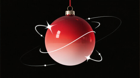 红色球形装饰品悬挂于黑色背景