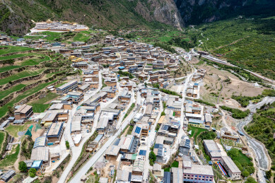 中国甘肃甘南迭部扎尕那藏寨群落景观