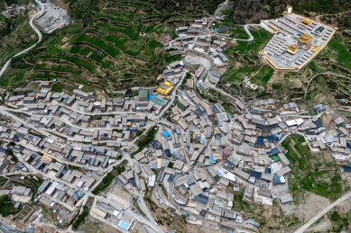 中国甘肃甘南迭部扎尕那藏寨群落景观