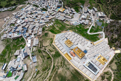 中国甘肃甘南迭部扎尕那藏寨群落景观