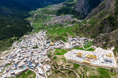 中国甘肃甘南迭部扎尕那藏寨群落景观