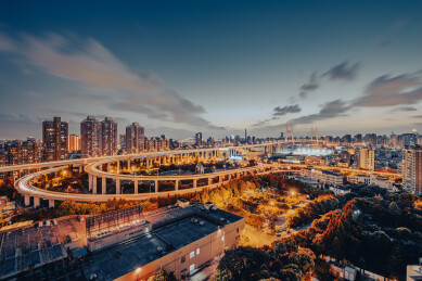 上海南浦大桥浦东段引桥全景日落黑金色