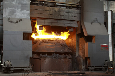 工业炉内高温熔炼场景