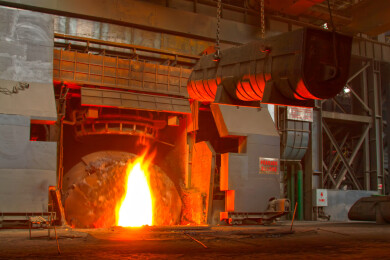 钢铁冶炼车间熔炉作业