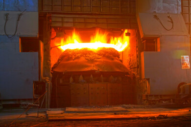 工业炉内高温熔炼场景