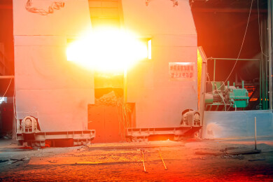 工业熔炉高温作业现场