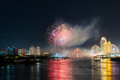 西双版纳告庄西双景夜空绚烂烟花秀