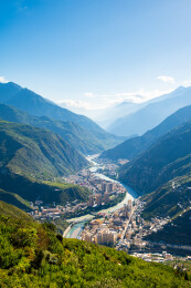 四川阿坝汶川县城下午城市风光