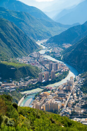 四川阿坝汶川县城下午城市风光