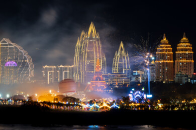 西双版纳告庄西双景夜空绚烂烟花秀