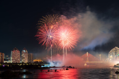 西双版纳告庄西双景夜空绚烂烟花秀