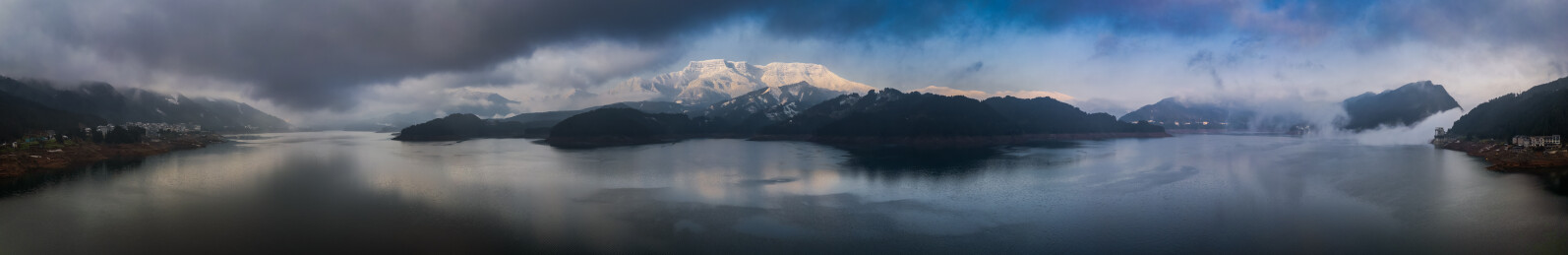 航拍四川眉山洪雅瓦屋山和雅女湖冬日雪景