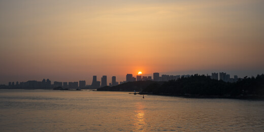 福建厦门城市日落湖景