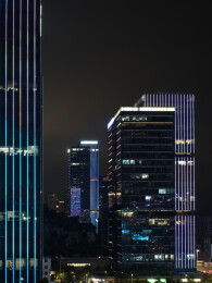 夜幕下的厦门海上世界写字楼
