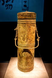 中国广西壮族自治区博物馆西汉漆绘提梁铜筒