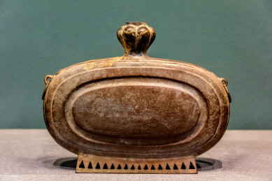 中国广西壮族自治区博物馆西汉蒜头型铜扁壶