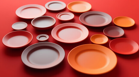 色彩丰富的圆形盘子组合