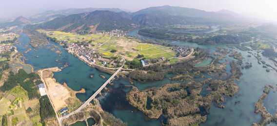航拍广西桂林灵川甘棠江三街镇河段田园风光