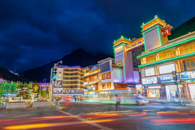 四川甘孜州康定老城夜景